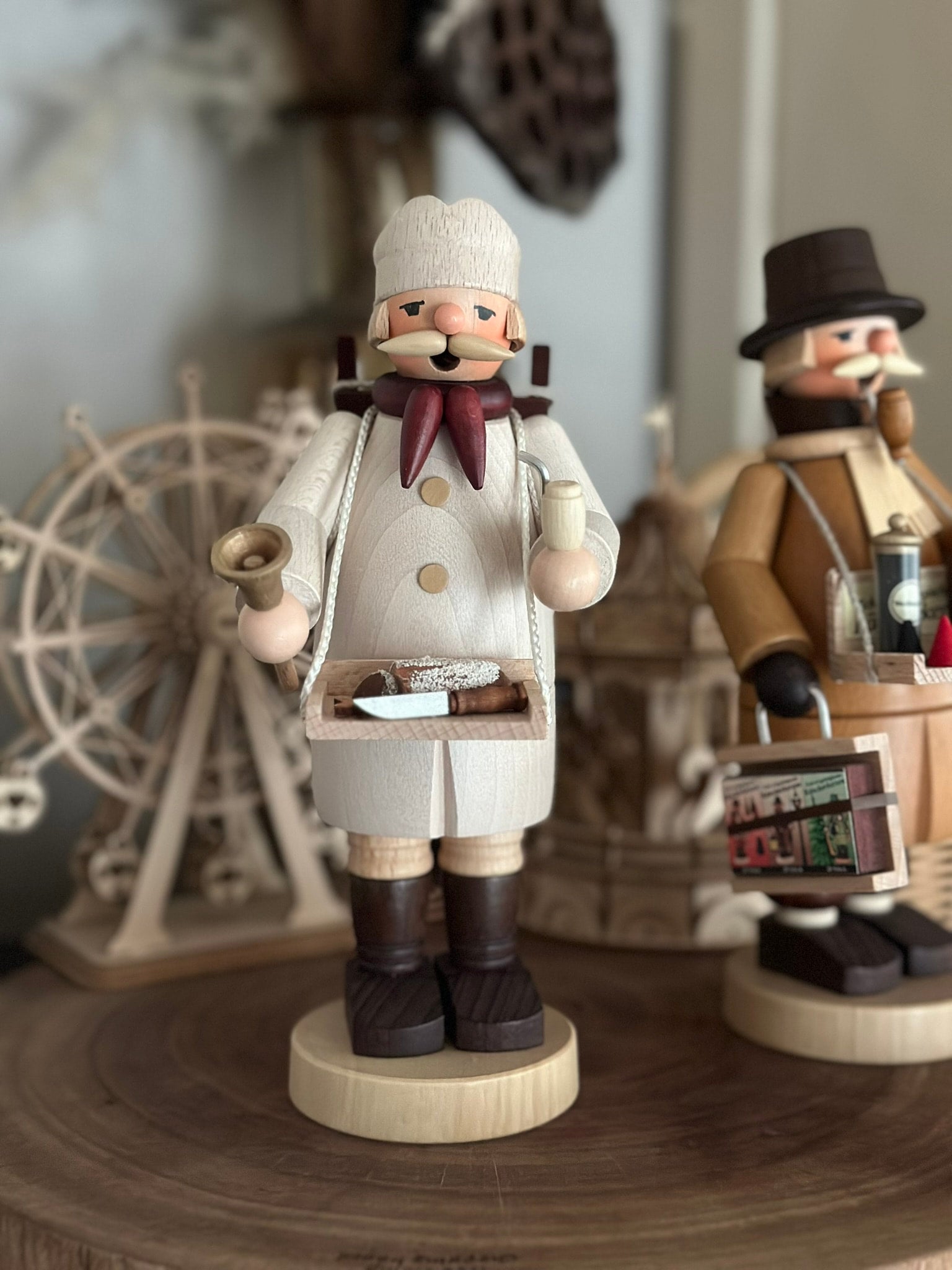 PIXIピクシーパリ フランスのミニチュアメタル人形　1970年代 パン屋さん PIXIピクシーパリ フランスのミニチュアメタル人形 1970年代 パン屋